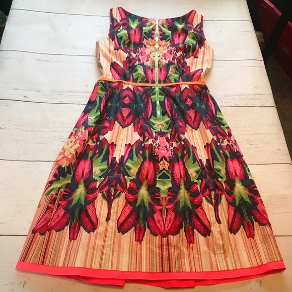 T Tahari Floral and striped Dress Size 6 - Picture 7 of 7